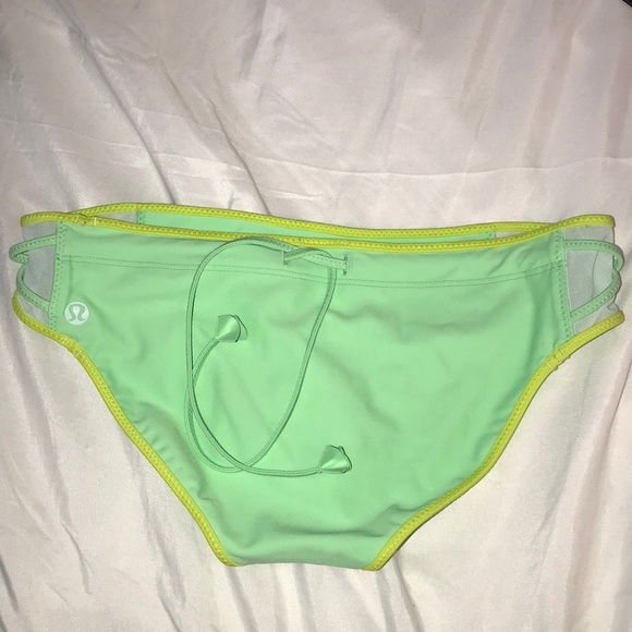 Lululemon Water: Surf to Sand Hipster - Picture 9 of 15